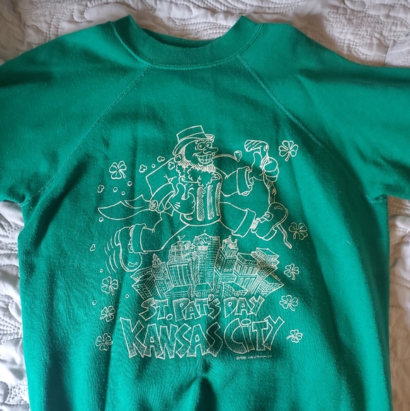 Vintage Tops - Vintage 1988 Green Crewneck